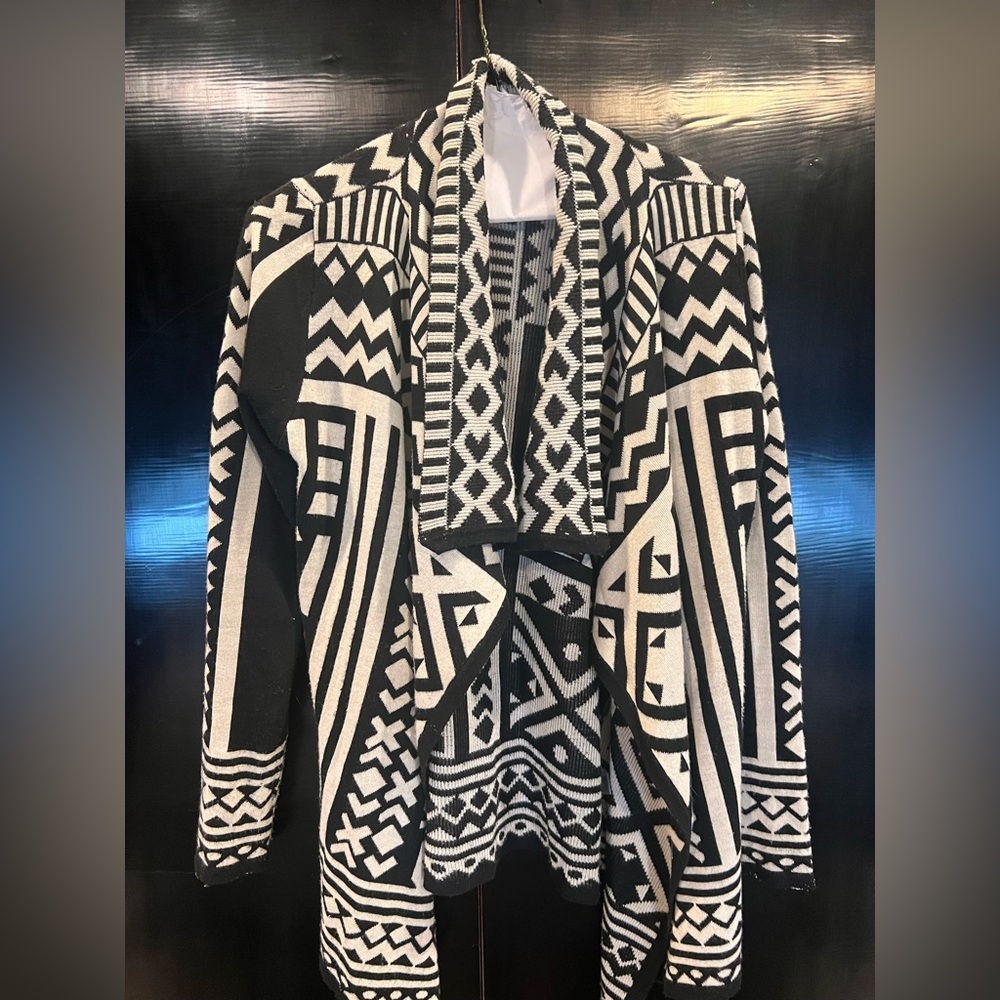 Black & White Geometric Open-Front Cardigan Sweater